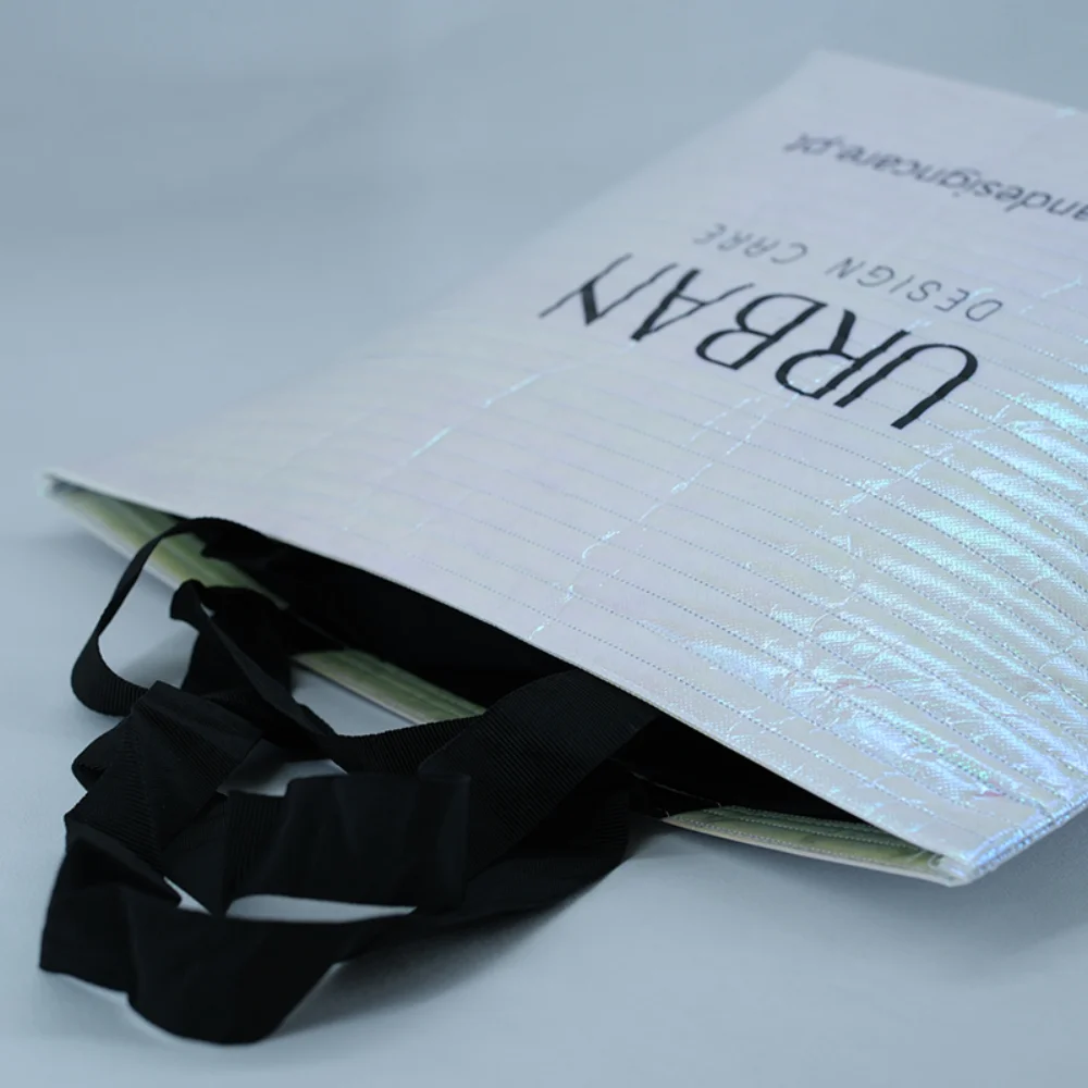 2023 Fashion Holographic Metallic padded non woven laminated bags for shopping - PNWG-2255 - Detail